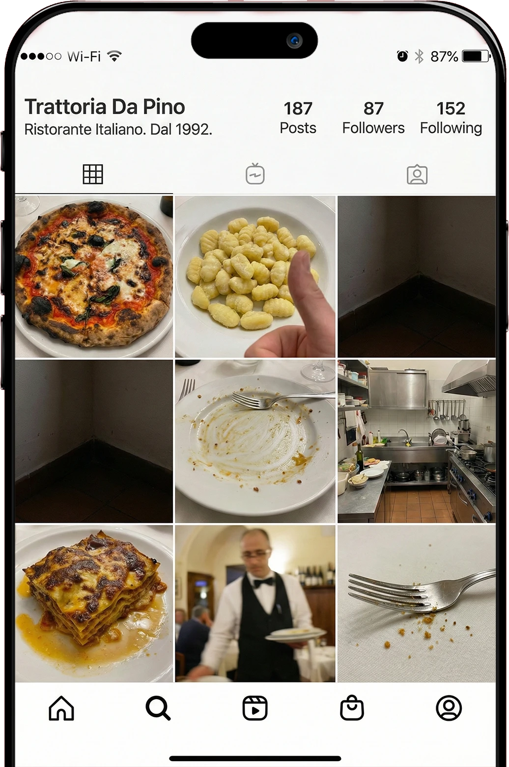 Feed Instagram di un ristorante con foto dei piatti scattate male